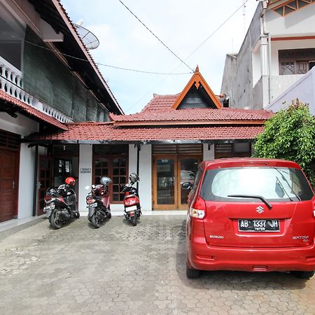 RedDoorz Plus near Alun Alun Selatan Yogyakarta Bagian luar foto