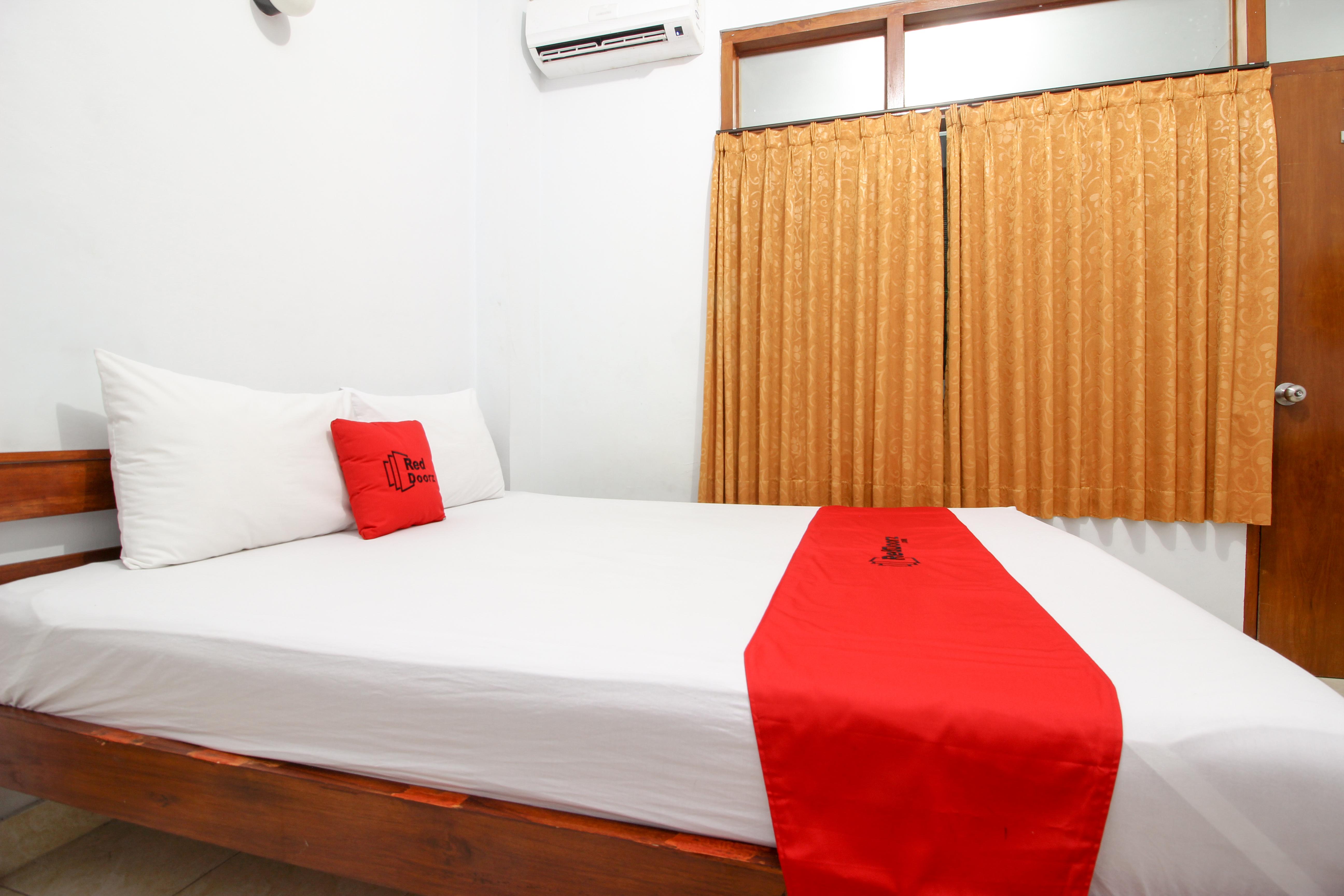 RedDoorz Plus near Alun Alun Selatan Yogyakarta Bagian luar foto
