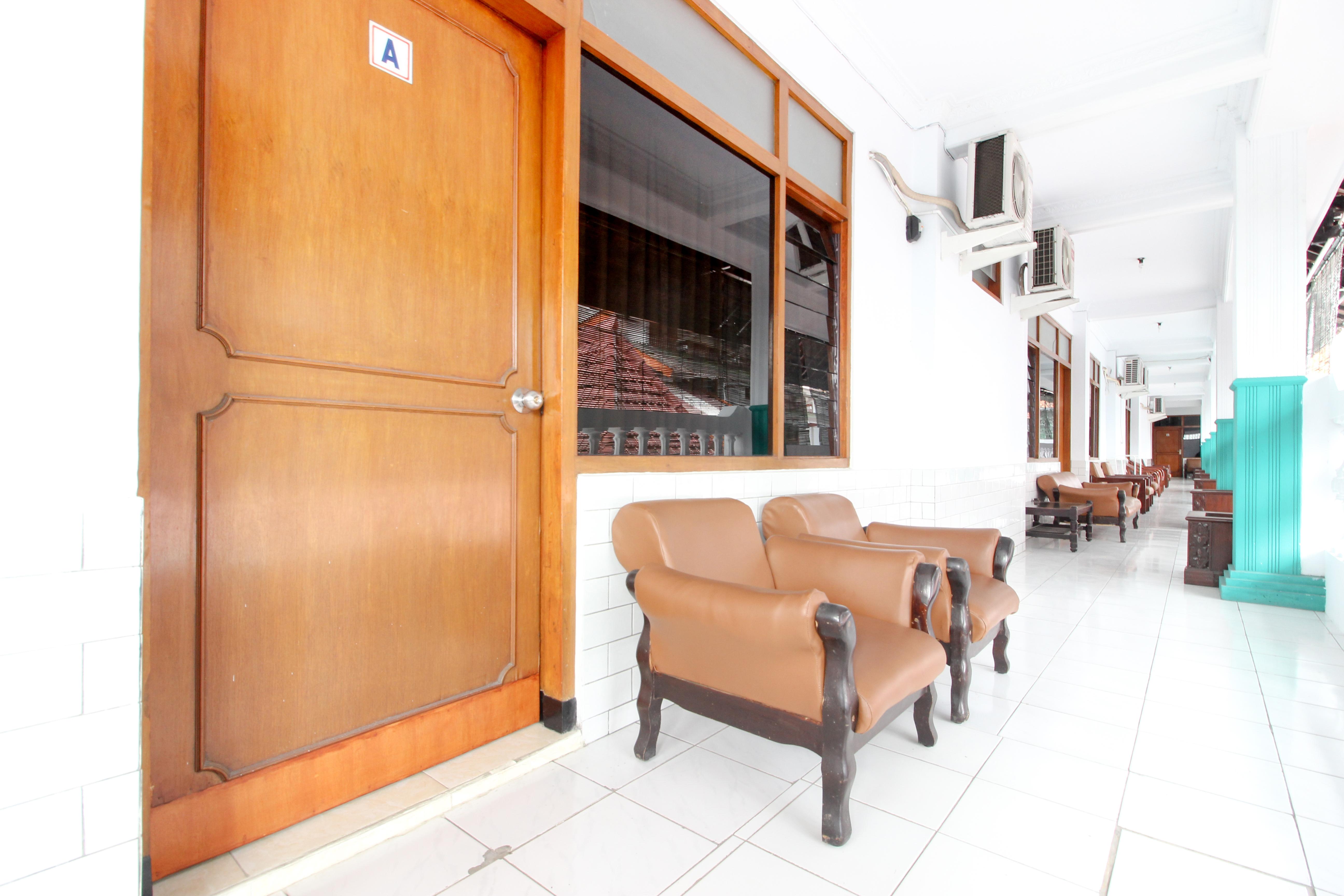 RedDoorz Plus near Alun Alun Selatan Yogyakarta Bagian luar foto