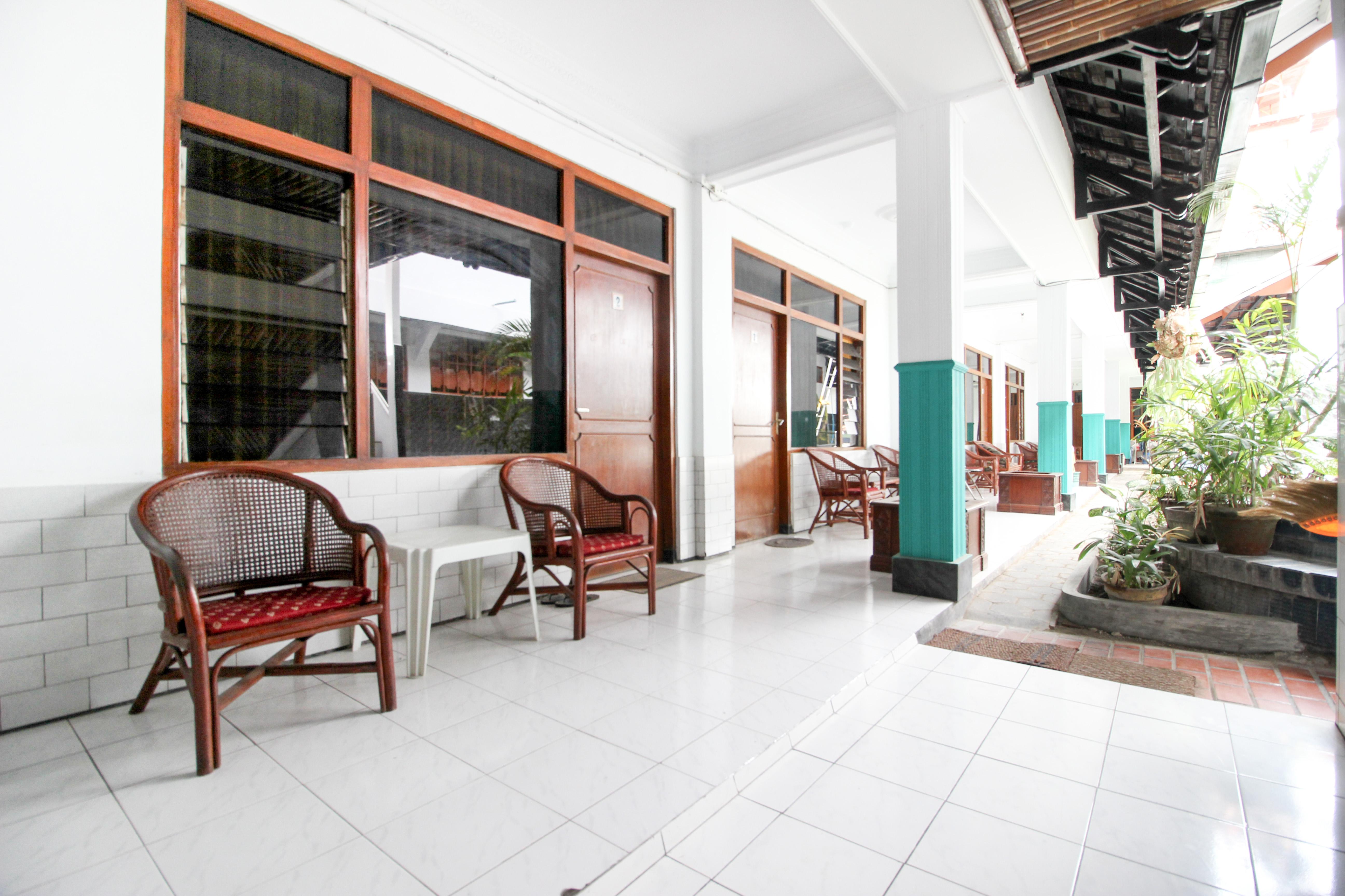 RedDoorz Plus near Alun Alun Selatan Yogyakarta Bagian luar foto