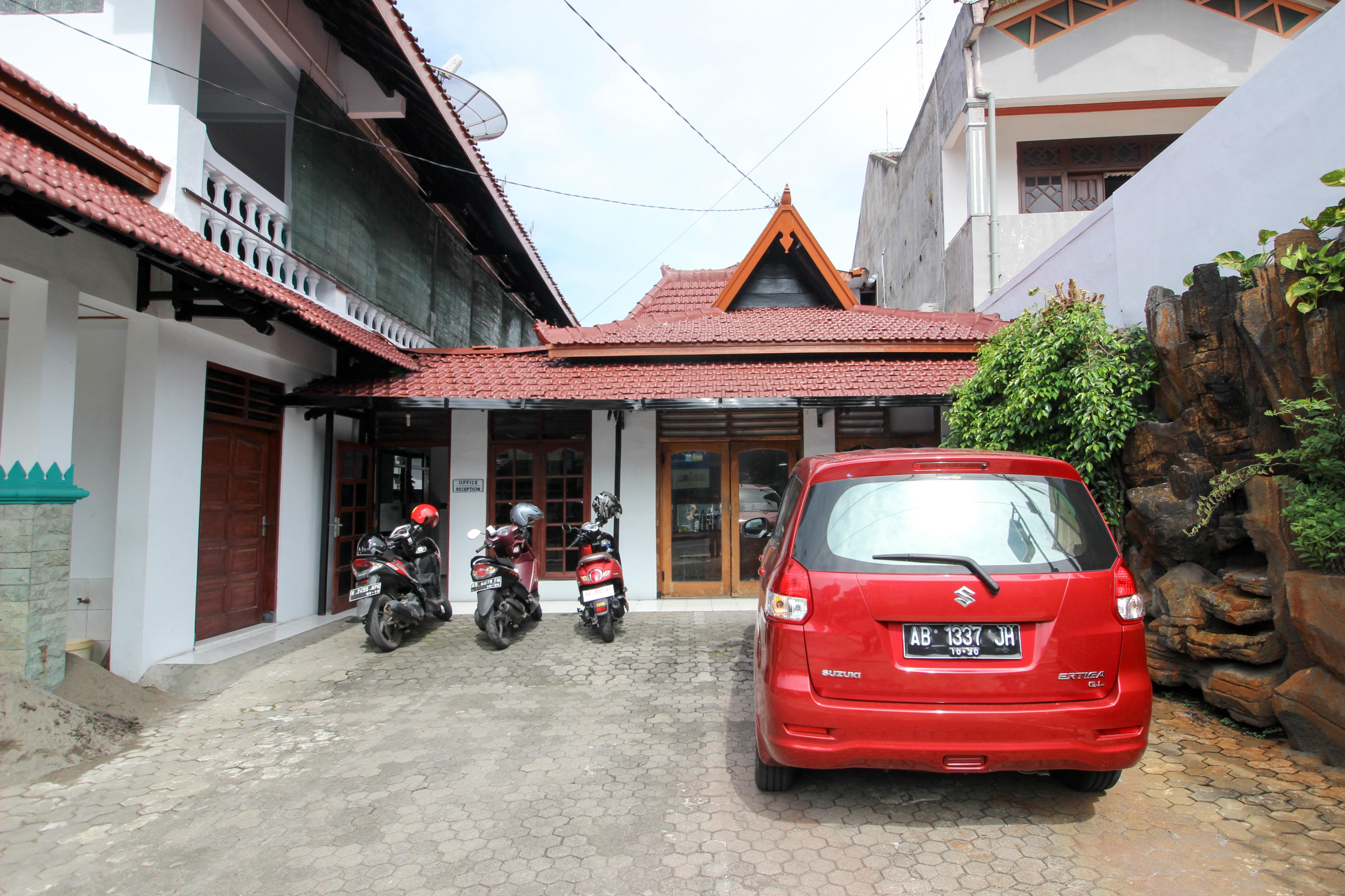 RedDoorz Plus near Alun Alun Selatan Yogyakarta Bagian luar foto